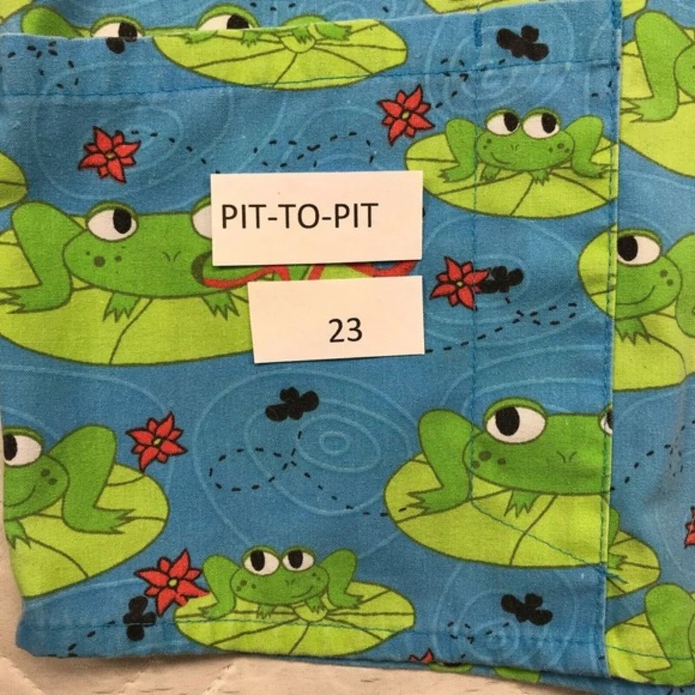 M&M frog on a‎ lilypad scrub top size L